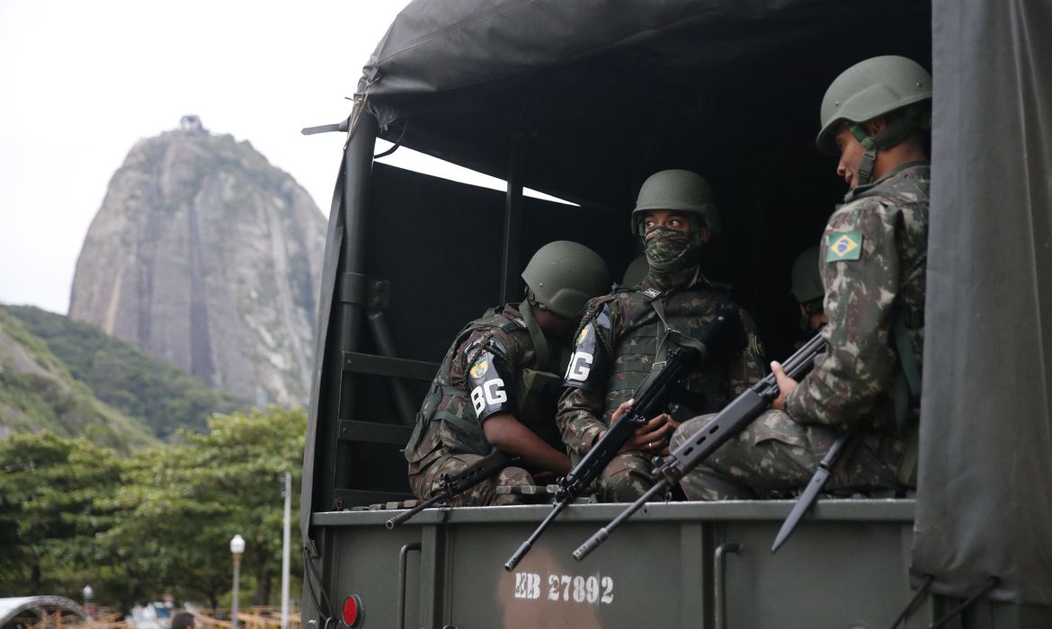 Militares do Exército e da Marinha são torturados e mortos no Rio