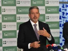 Presidente da Câmara: decisão sobre cassação de mandato é do Congresso