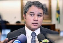 Efraim se solidariza com Lígia após intervenção do PDT na Paraíba