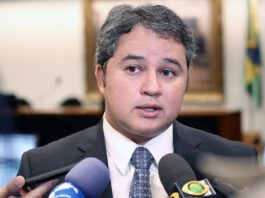 Efraim se solidariza com Lígia após intervenção do PDT na Paraíba