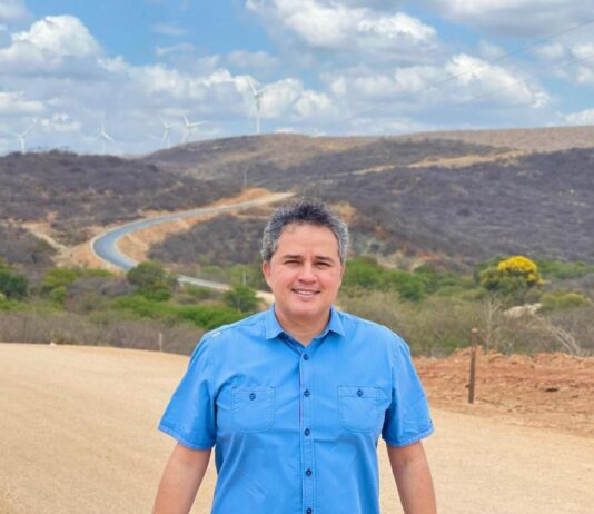 Efraim defende a bandeira das energias renováveis: “Transforma o cenário do sertão e desenvolve a economia da região”