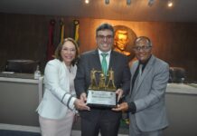 CMCG outorga Título de Cidadão Campinense ao Juiz Hugo Gomes do TJPB