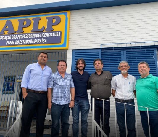 Pedro se reúne com representantes dos professores do Estado e defende valorização da categoria