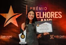 Tássila Tenorio recebe prêmio Intérprete de Libras no ‘Melhores do Ano’