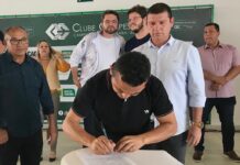 Vereador Janduy Ferreira participa da assinatura da ordem de serviço para reforma da Escola Leonardo Vitorino