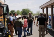 Atirador mata 14 estudantes e uma professora em escola no Texas