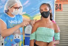 Prefeitura de Campina Grande aplica dose de reforço em adolescentes de 12 até 17 anos de idade