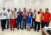 Prefeito do MDB declara apoio a Efraim Filho rumo ao Senado