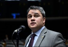 Efraim comemora aumento do Auxílio Brasil e do limite de crédito consignado. “Vai dar mais fôlego para milhares de famílias”