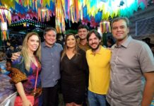 Ao lado de Efraim, Pedro é recebido pela prefeita Elissandra em Itapororoca