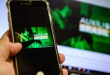 Novo cartão do Auxílio Brasil com a função de débito começa a ser entregue