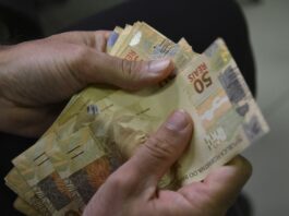 Beneficiários com NIS final 2 recebem hoje Auxílio Brasil