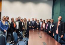 Ao lado de Juscelino do Peixe e representantes de colônia de pesca, Efraim defende os benefícios dos pescadores. “Lutaremos para que as regras permaneçam as mesmas”