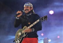 Bell Marques levanta o público no Parque do Povo na última noite do Maior São João do Mundo