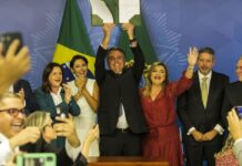 Bolsonaro sanciona lei que estabelece piso salarial para enfermagem