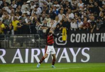 Libertadores: Flamengo bate Corinthians com gols de Arrascaeta e Gabriel