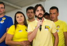 Ao lado da prefeita Elissandra, Pedro e Efraim são recebidos por multidão em Itapororoca