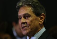 Roberto Jefferson registra candidatura à Presidência no TSE