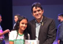 Vereador Saulo Noronha participa de entrega de óculos a alunos da rede municipal