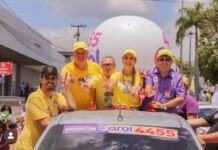 Carol Gomes participa de carreata em Campina Grande