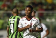 Mesmo com time alternativo, Flamengo bate América-MG no Independência