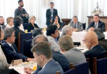 Efraim representa a Paraíba em reunião dos senadores eleitos no Palácio da Alvorada