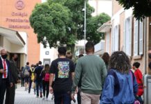 Mais de 156 milhões de brasileiros vão às urnas neste domingo