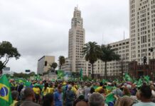 Manifestantes protestam contra resultado das urnas