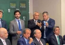 Partido de Bolsonaro ingressa no TSE para invalidar votos em urnas antigas