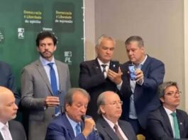 Partido de Bolsonaro ingressa no TSE para invalidar votos em urnas antigas