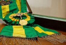 Entrega da faixa presidencial na posse é apenas simbólica