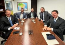 Veneziano e parlamentares da equipe de transição do futuro governo Lula se reúnem com Relator Geral do Orçamento