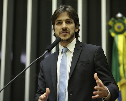 Pedro dialoga com presidente da CAPES e cobra pagamento dos bolsistas: “Momento é de defender nossos pesquisadores”