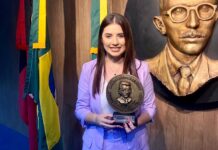 Coordenadora da Mulher da Prefeitura de Campina Grande recebe medalha de Honra ao Mérito Municipal