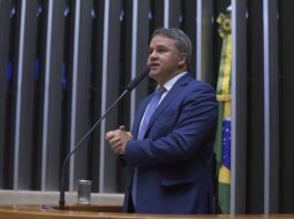 “É a força do povo que nos faz gigante”, diz Efraim em discurso de despedida na Câmara dos Deputados