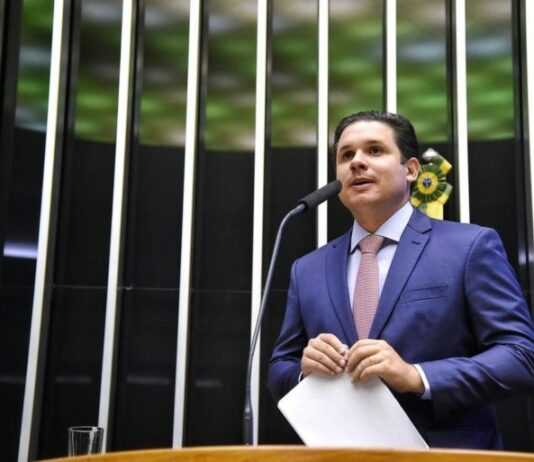 Hugo Motta anuncia que Governo Federal vai retomar operação Carro-pipa em 140 municípios