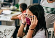 Programa Olhar Campina: Estudantes da rede municipal participam de escolhas dos óculos de grau