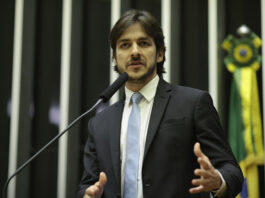 Pedro cobra pagamento do Bolsa Esporte, atrasado há mais de um ano