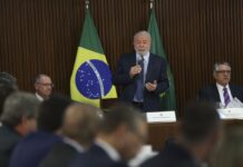 Lula acerta criação de plano comum de obras com governadores