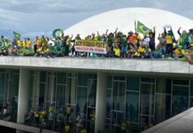 Manifestantes ocupam Congresso Nacional, Palácio do Planalto e STF