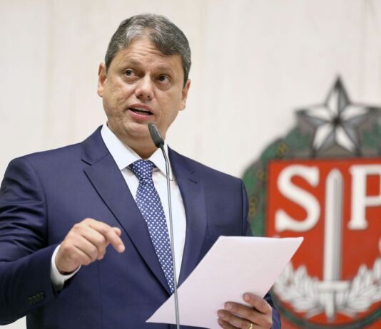 “Primeiro vou cuidar das pessoas”, diz novo governador paulista