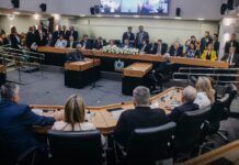 Deputados estaduais tomam posse e elegem Adriano Galdino presidente da ALPB