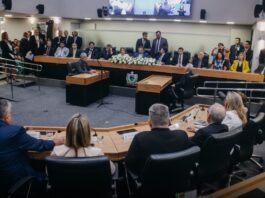 Deputados estaduais tomam posse e elegem Adriano Galdino presidente da ALPB