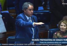 Efraim Filho toma posse no Senado prometendo “trabalho e compromisso”