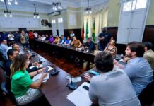 MESA DE NEGOCIAÇÃO: Bruno garante aumento aos professores de Campina Grande