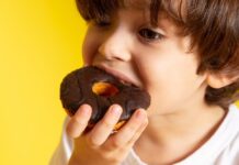 Doces: Saiba as consequências do consumo para os dentes das crianças