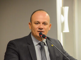 Ministro Flávio Dino entra com notícia-crime contra Cabo Gilberto e mais seis parlamentares