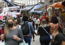 Confiança do consumidor sobe 2,5 pontos em março