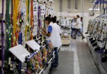 Faturamento da indústria de máquinas e equipamentos cai em fevereiro