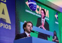 Veneziano representa Senado na abertura da XXIV Marcha dos Prefeitos em Brasília